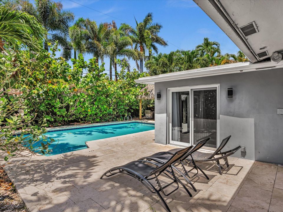 For Rent: $6,250 (4 beds, 2 baths, 2003 Square Feet)