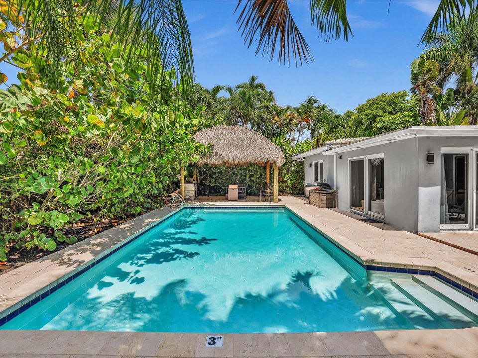 For Rent: $6,250 (4 beds, 2 baths, 2003 Square Feet)