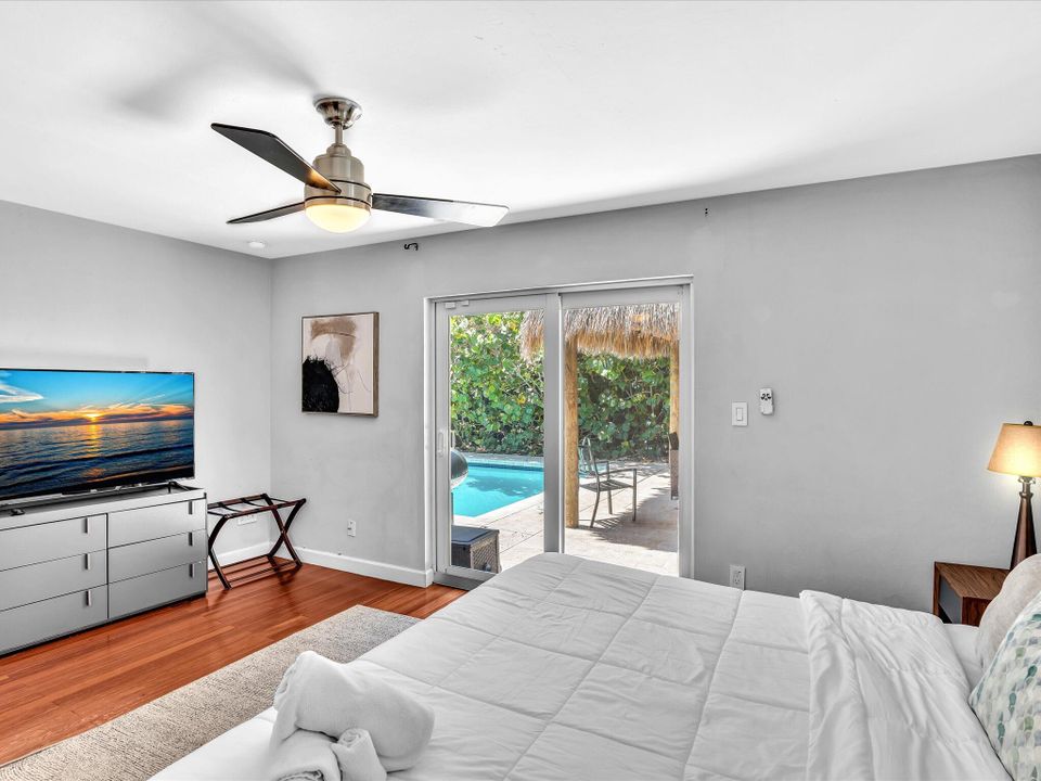 For Rent: $6,250 (4 beds, 2 baths, 2003 Square Feet)