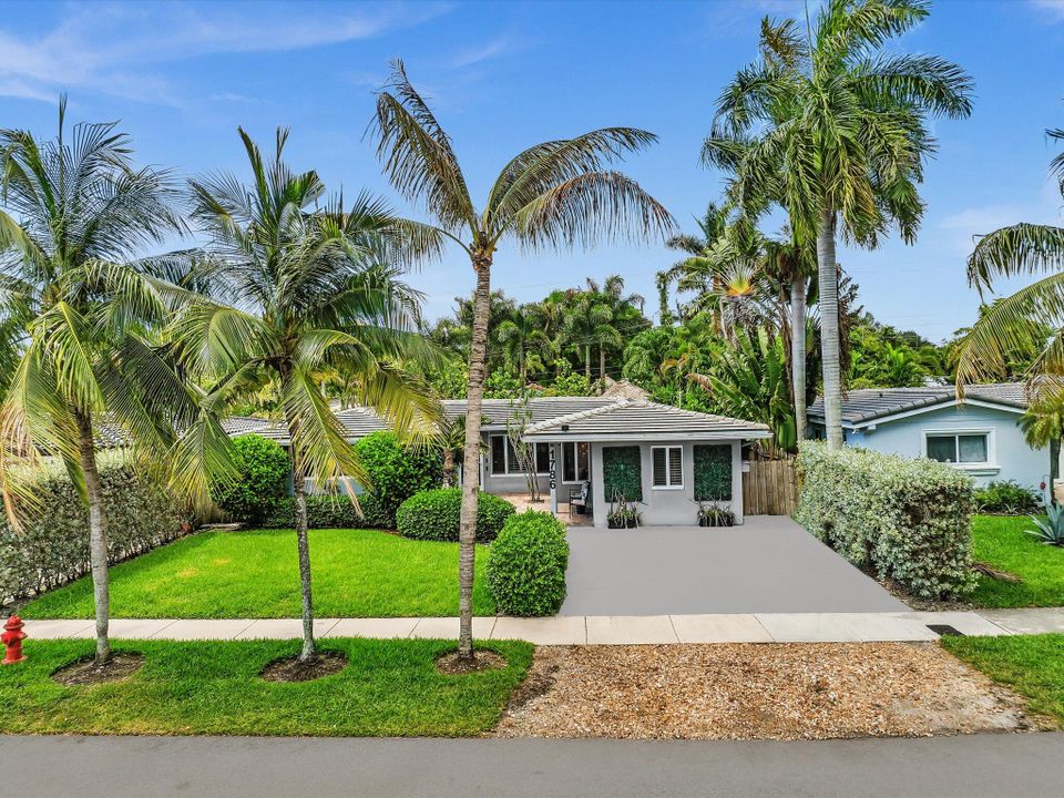 For Rent: $6,250 (4 beds, 2 baths, 2003 Square Feet)