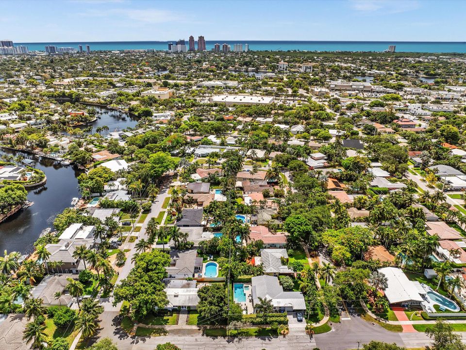 For Rent: $6,250 (4 beds, 2 baths, 2003 Square Feet)