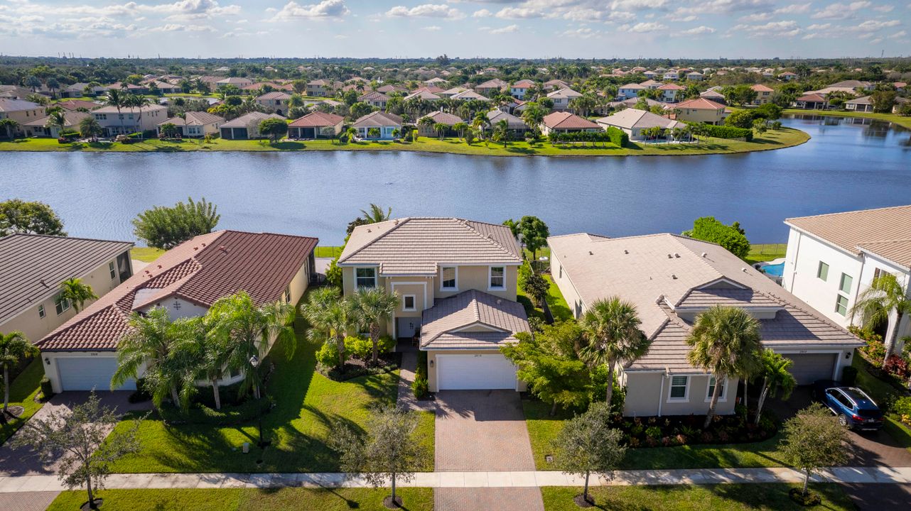 Active With Contract: $679,000 (3 beds, 3 baths, 2135 Square Feet)