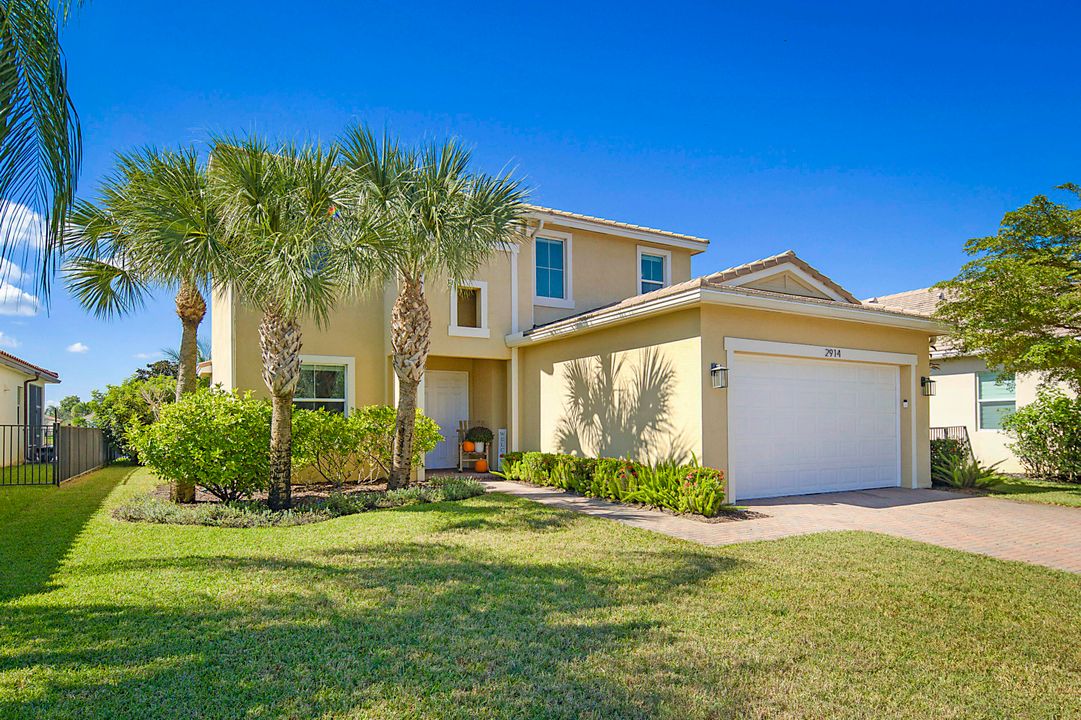 Active With Contract: $679,000 (3 beds, 3 baths, 2135 Square Feet)