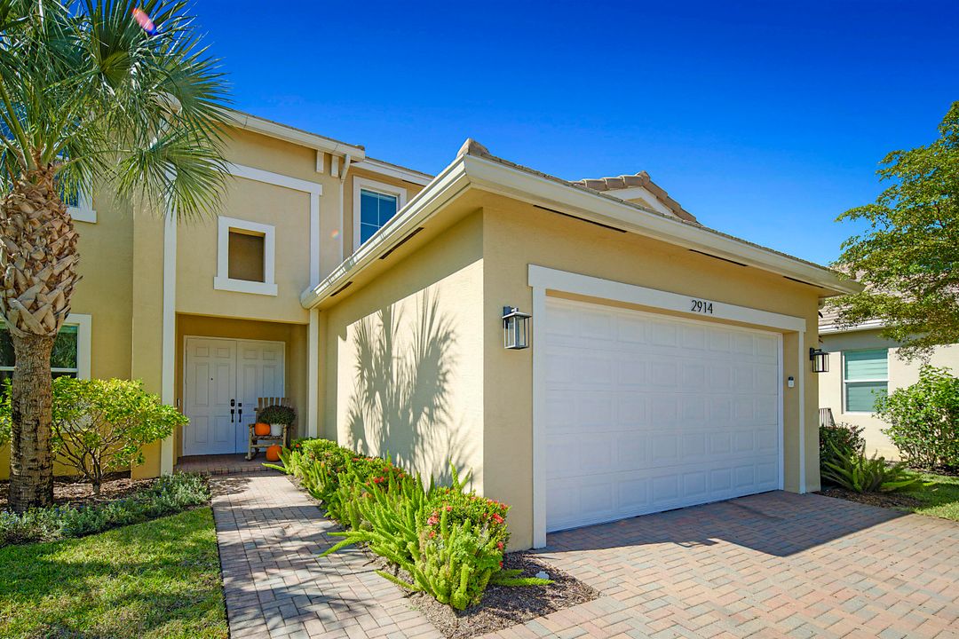 Active With Contract: $679,000 (3 beds, 3 baths, 2135 Square Feet)