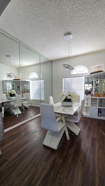 待售: $299,000 (3 贝兹, 2 浴室, 2009 平方英尺)