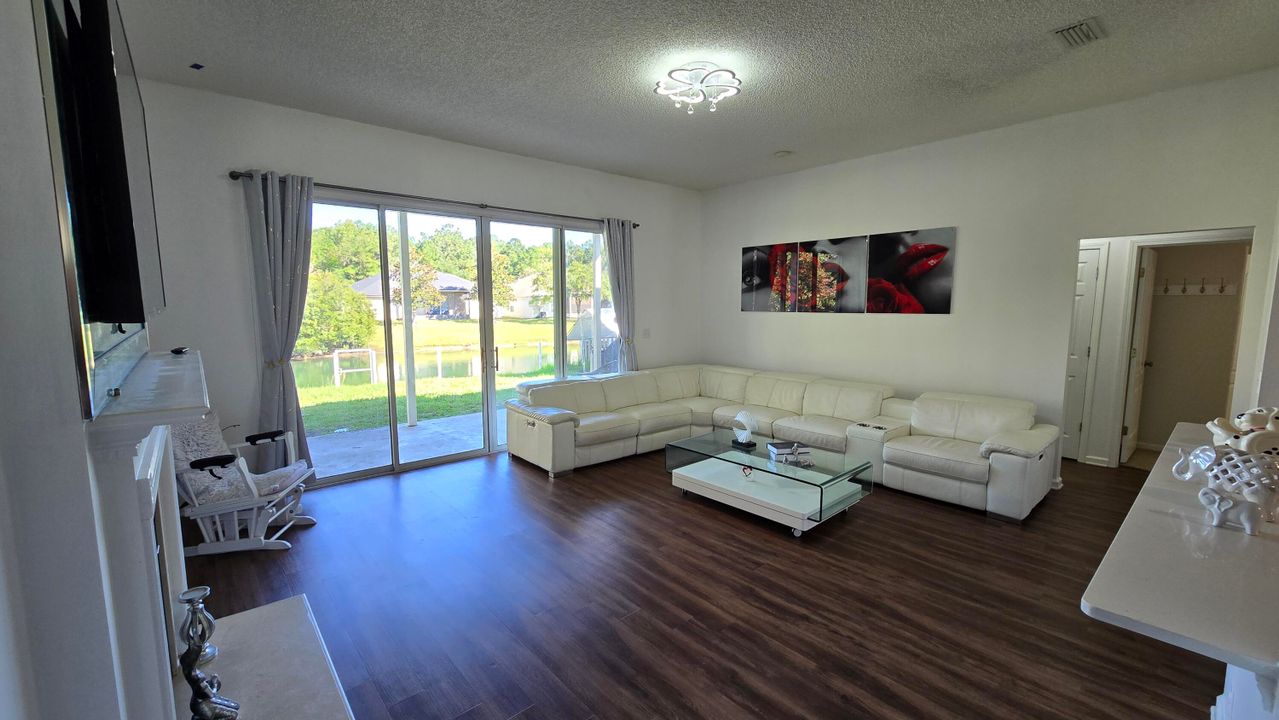 待售: $299,000 (3 贝兹, 2 浴室, 2009 平方英尺)