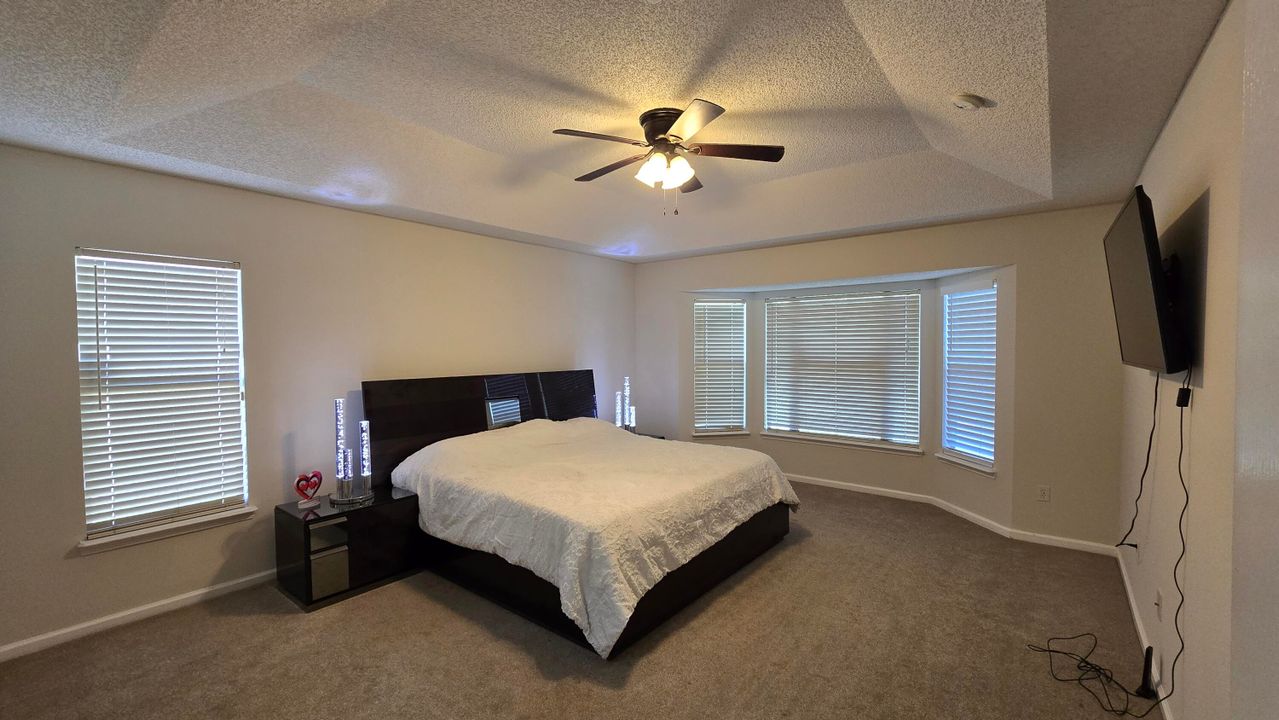 待售: $299,000 (3 贝兹, 2 浴室, 2009 平方英尺)