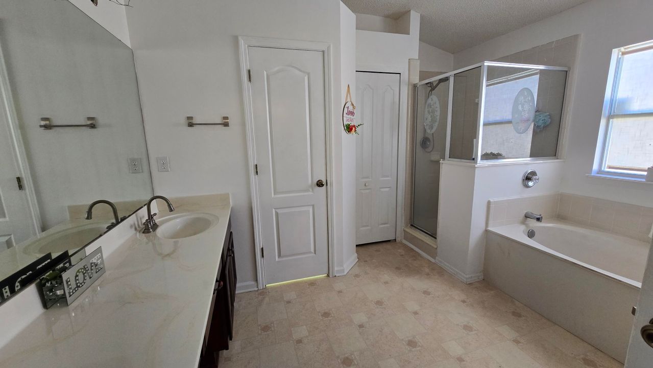 待售: $299,000 (3 贝兹, 2 浴室, 2009 平方英尺)