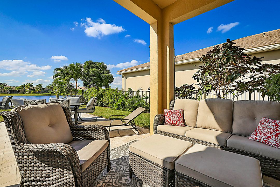 Active With Contract: $679,000 (3 beds, 3 baths, 2135 Square Feet)