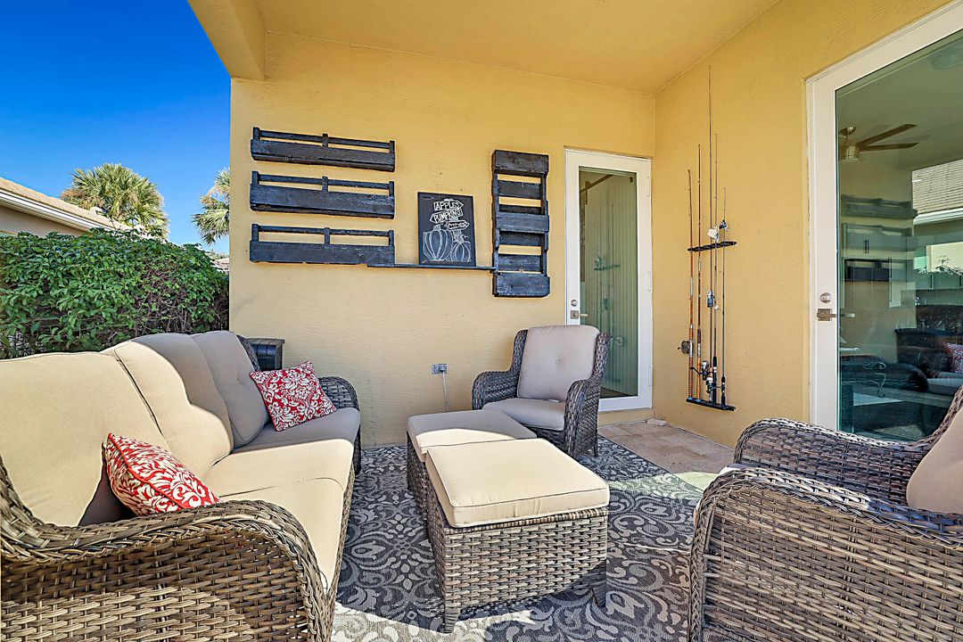 Active With Contract: $679,000 (3 beds, 3 baths, 2135 Square Feet)