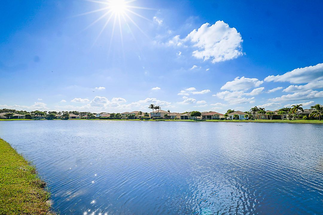 Active With Contract: $679,000 (3 beds, 3 baths, 2135 Square Feet)