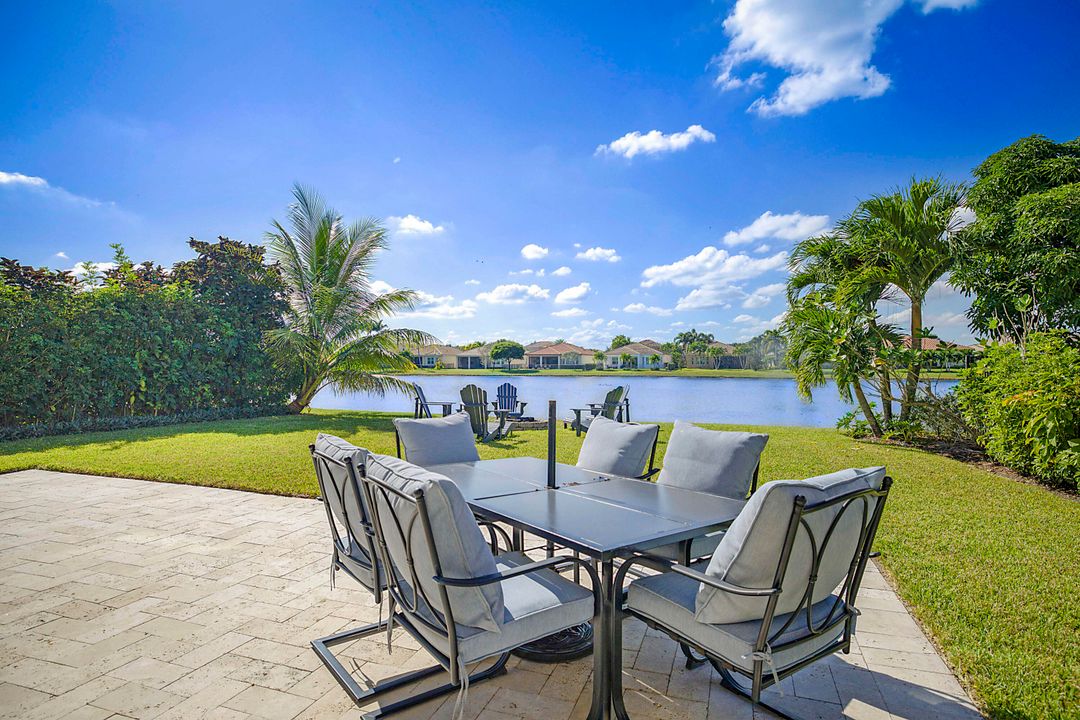 Active With Contract: $679,000 (3 beds, 3 baths, 2135 Square Feet)