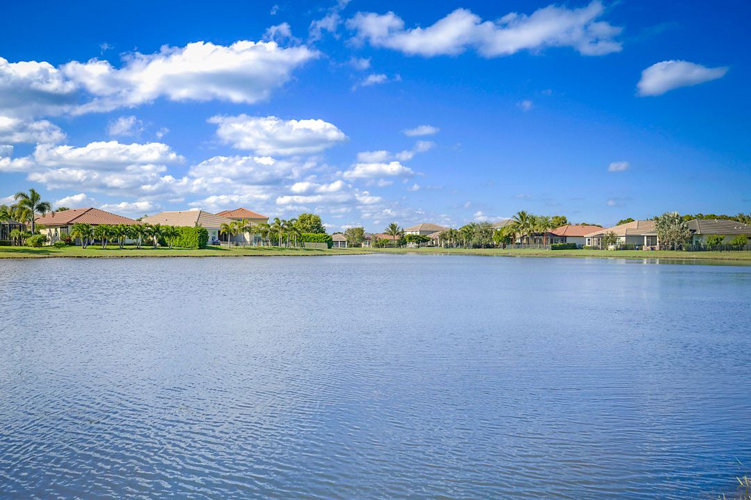 Active With Contract: $679,000 (3 beds, 3 baths, 2135 Square Feet)