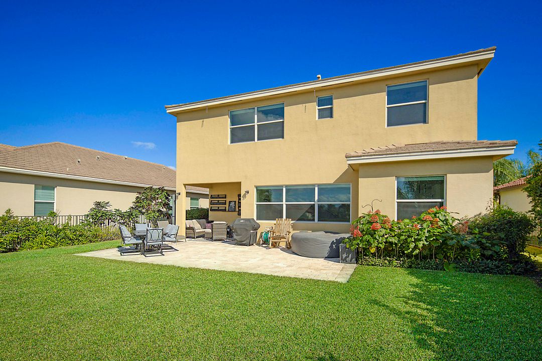 Active With Contract: $679,000 (3 beds, 3 baths, 2135 Square Feet)