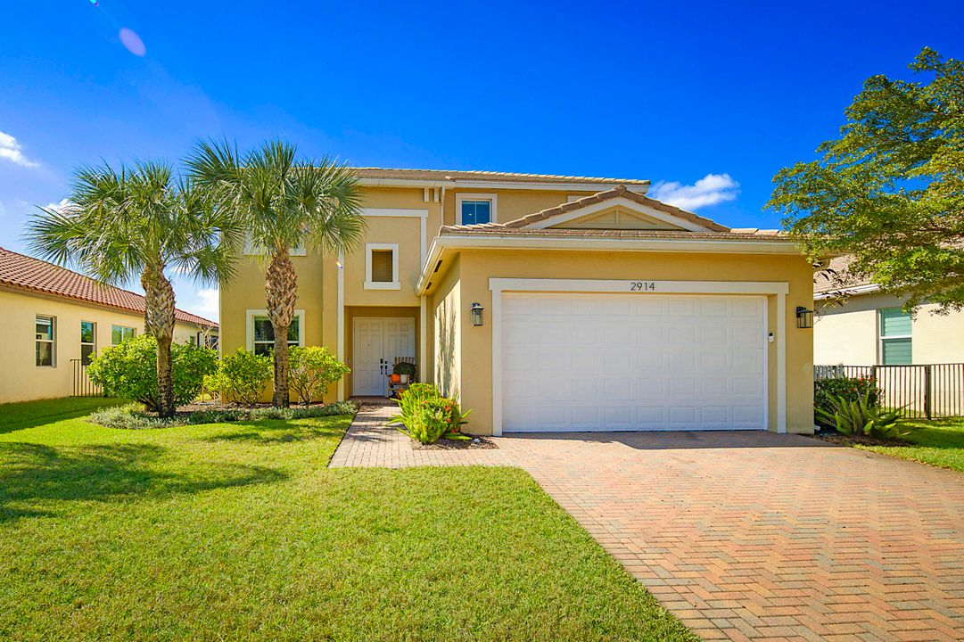 Active With Contract: $679,000 (3 beds, 3 baths, 2135 Square Feet)