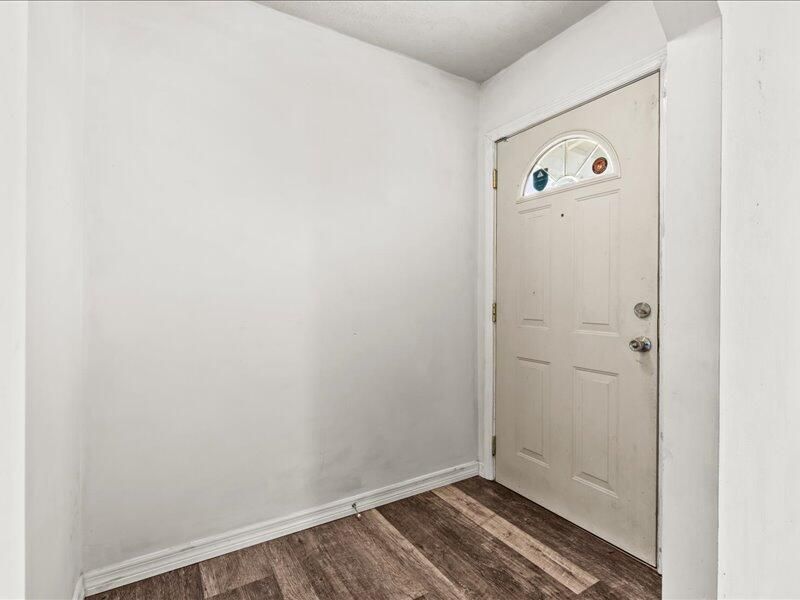 For Rent: $3,600 (4 beds, 2 baths, 1750 Square Feet)