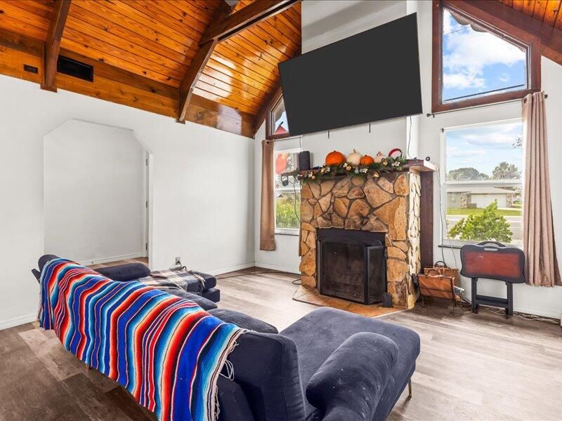 For Rent: $3,600 (4 beds, 2 baths, 1750 Square Feet)