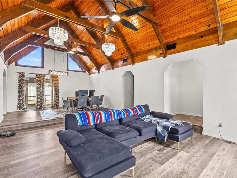 For Rent: $3,600 (4 beds, 2 baths, 1750 Square Feet)