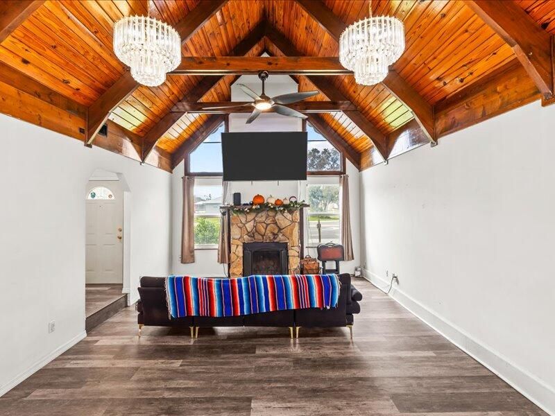 For Rent: $3,600 (4 beds, 2 baths, 1750 Square Feet)