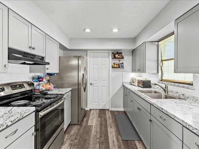 For Rent: $3,600 (4 beds, 2 baths, 1750 Square Feet)