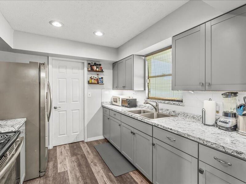 For Rent: $3,600 (4 beds, 2 baths, 1750 Square Feet)