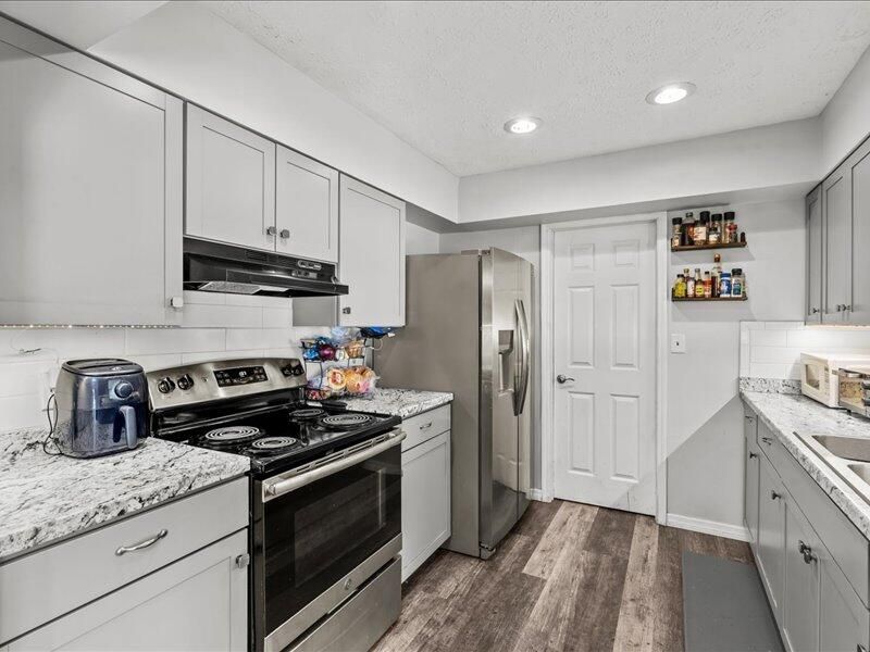 For Rent: $3,600 (4 beds, 2 baths, 1750 Square Feet)