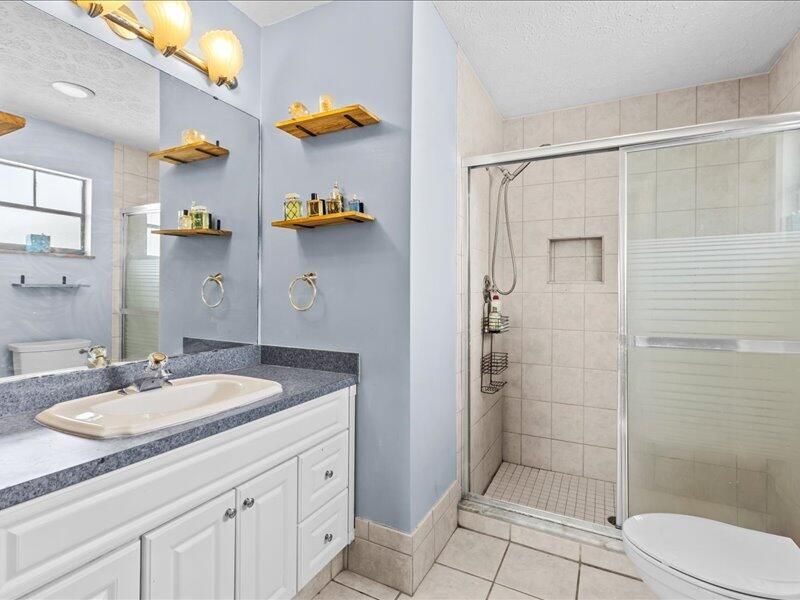 For Rent: $3,600 (4 beds, 2 baths, 1750 Square Feet)