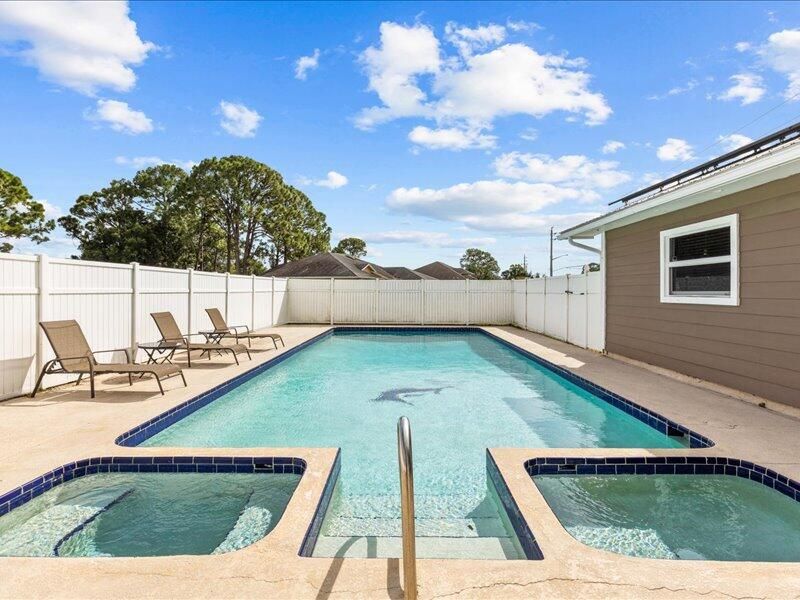 For Rent: $3,600 (4 beds, 2 baths, 1750 Square Feet)