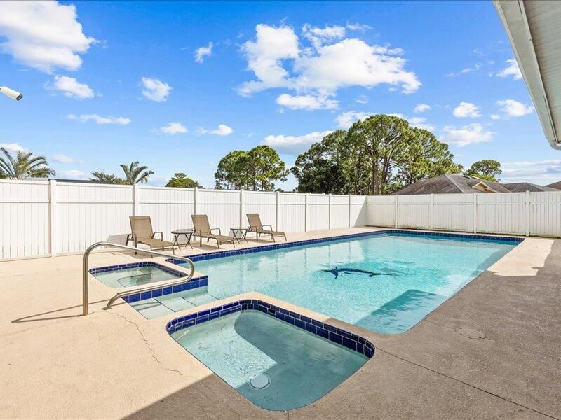 For Rent: $3,600 (4 beds, 2 baths, 1750 Square Feet)