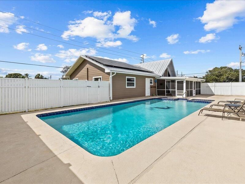 For Rent: $3,600 (4 beds, 2 baths, 1750 Square Feet)