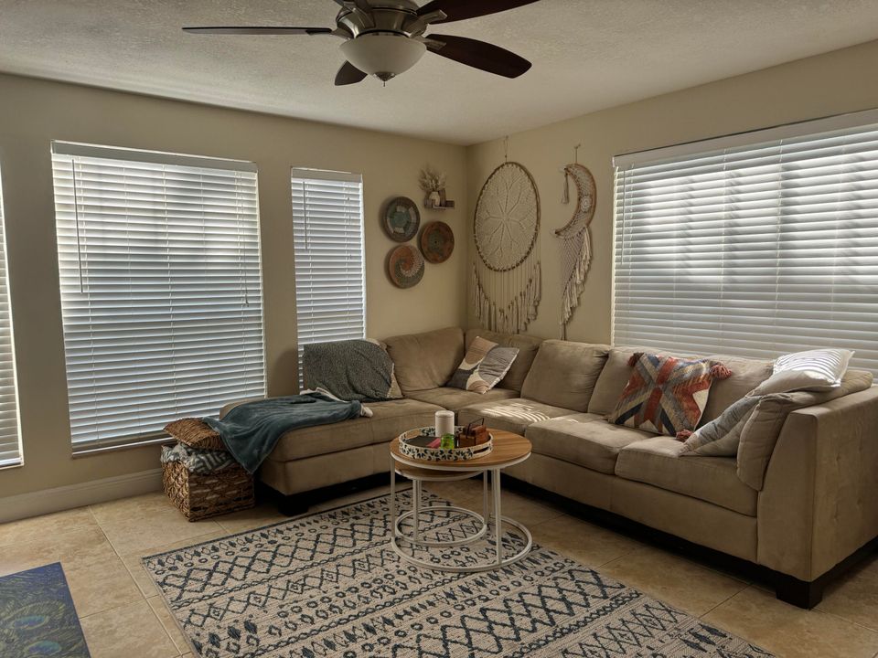 En Renta: $2,250 (2 camas, 2 baños, 978 Pies cuadrados)