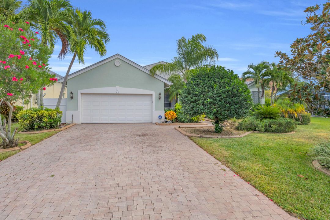 Active With Contract: $450,000 (3 beds, 2 baths, 2489 Square Feet)