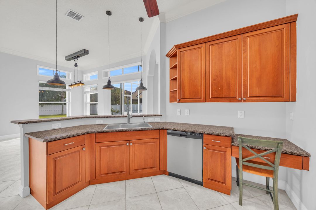 Active With Contract: $450,000 (3 beds, 2 baths, 2489 Square Feet)