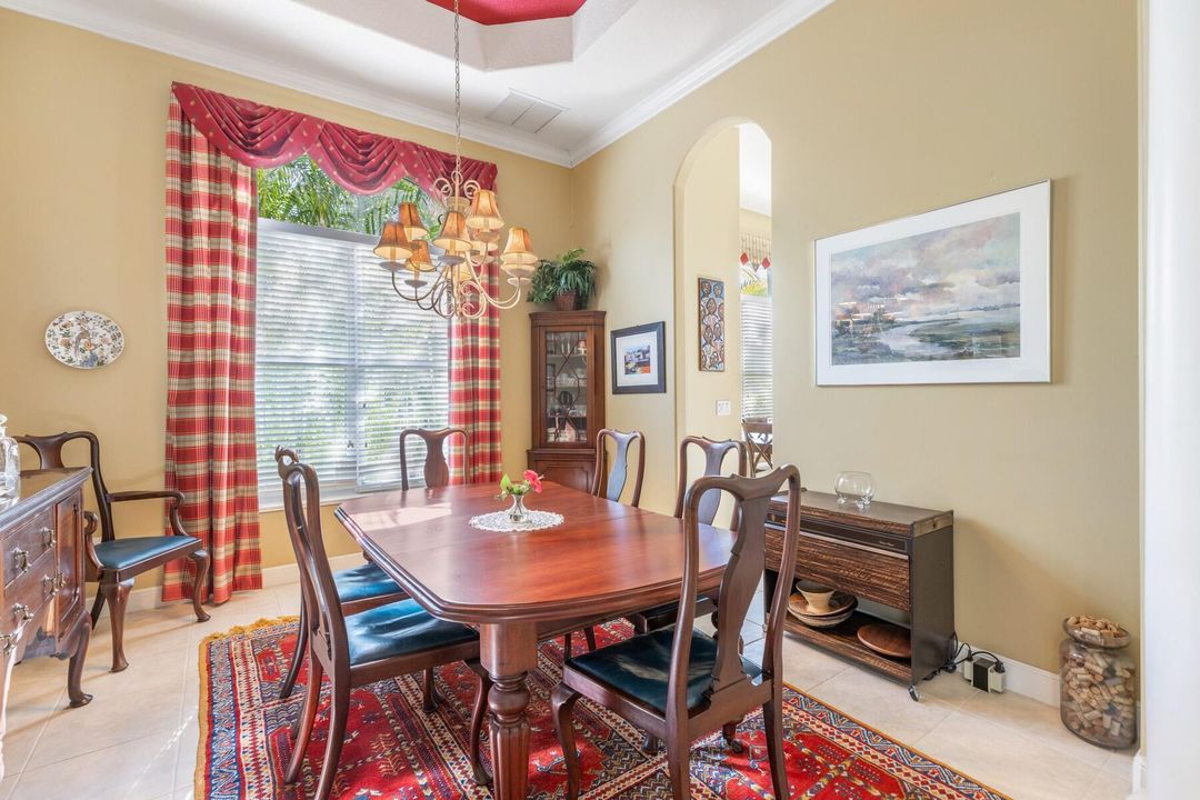 For Sale: $825,000 (3 beds, 2 baths, 2840 Square Feet)