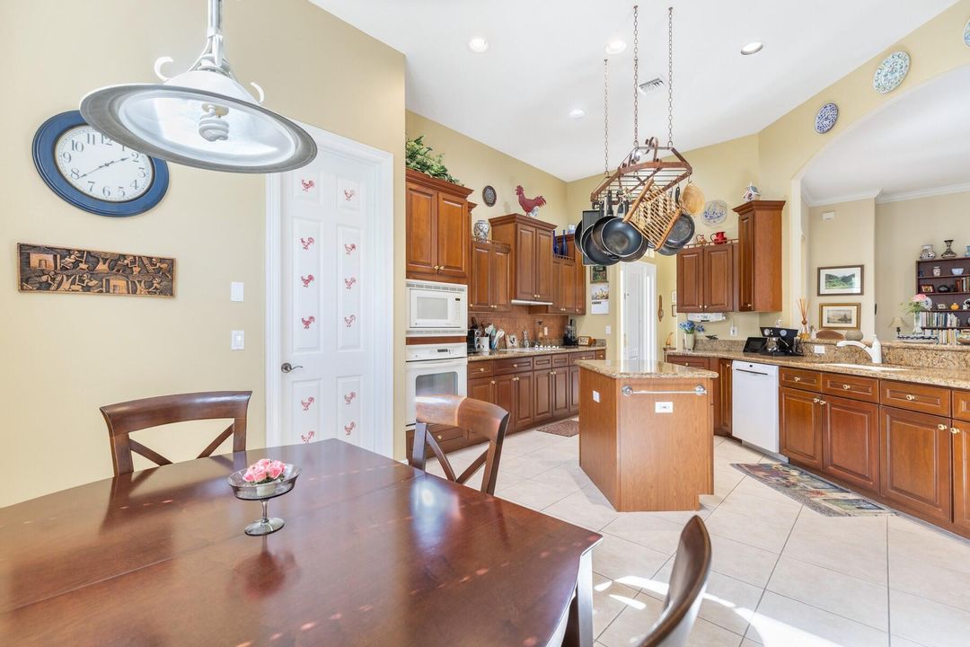 For Sale: $825,000 (3 beds, 2 baths, 2840 Square Feet)