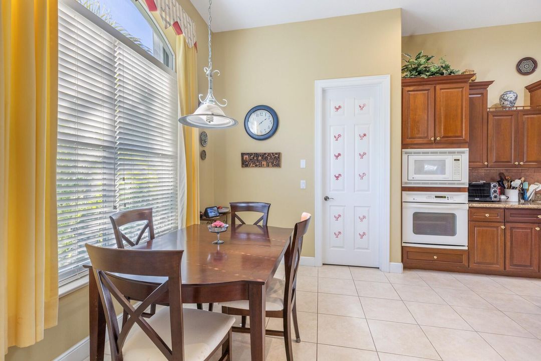 For Sale: $825,000 (3 beds, 2 baths, 2840 Square Feet)