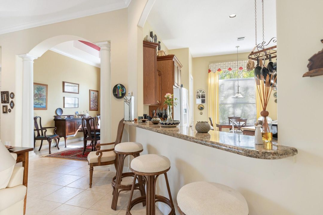 For Sale: $825,000 (3 beds, 2 baths, 2840 Square Feet)