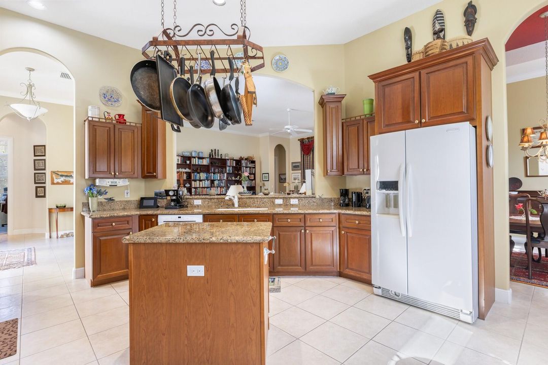 For Sale: $825,000 (3 beds, 2 baths, 2840 Square Feet)