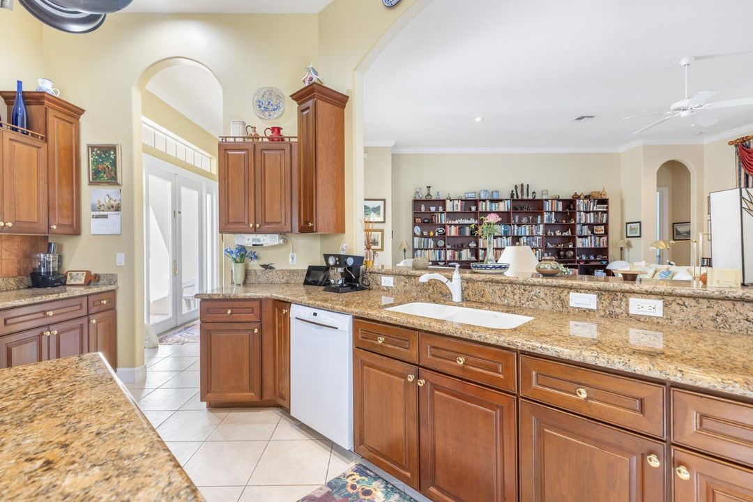 For Sale: $825,000 (3 beds, 2 baths, 2840 Square Feet)