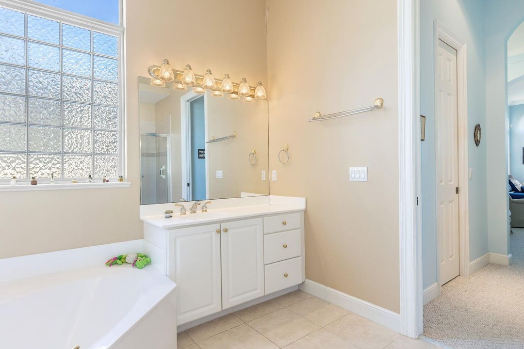 For Sale: $825,000 (3 beds, 2 baths, 2840 Square Feet)