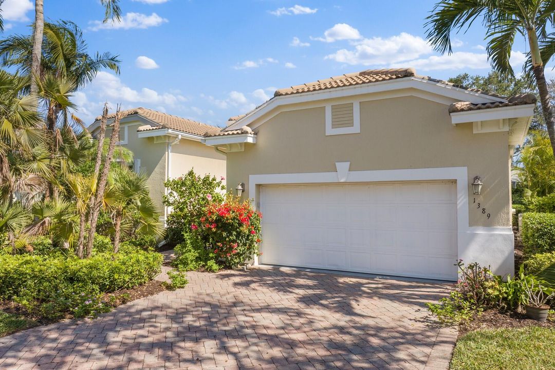 For Sale: $825,000 (3 beds, 2 baths, 2840 Square Feet)