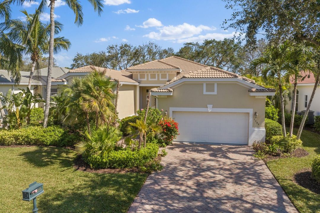 For Sale: $825,000 (3 beds, 2 baths, 2840 Square Feet)