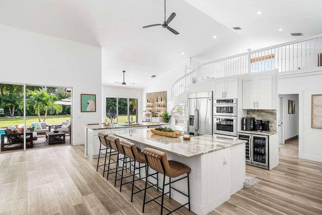 合同活跃: $1,690,000 (5 贝兹, 2 浴室, 3534 平方英尺)