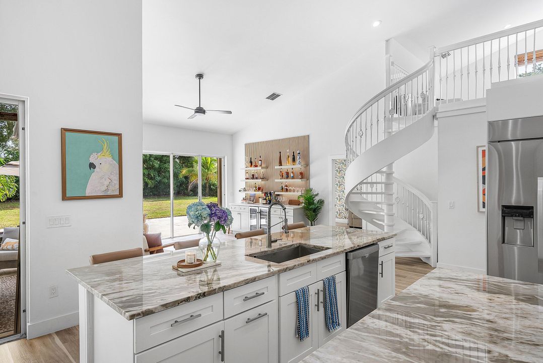 合同活跃: $1,690,000 (5 贝兹, 2 浴室, 3534 平方英尺)