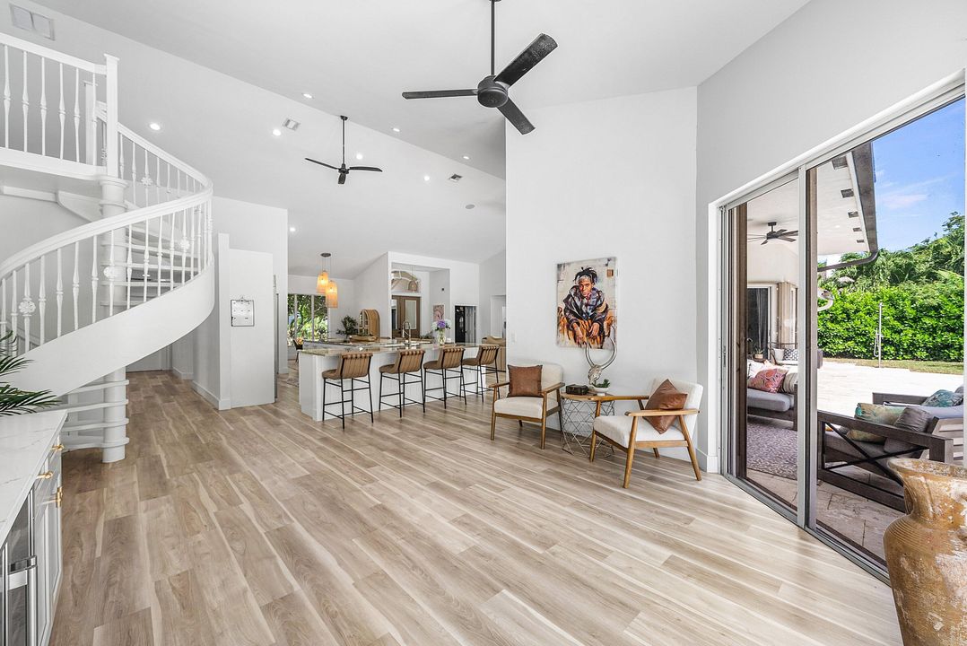 合同活跃: $1,690,000 (5 贝兹, 2 浴室, 3534 平方英尺)