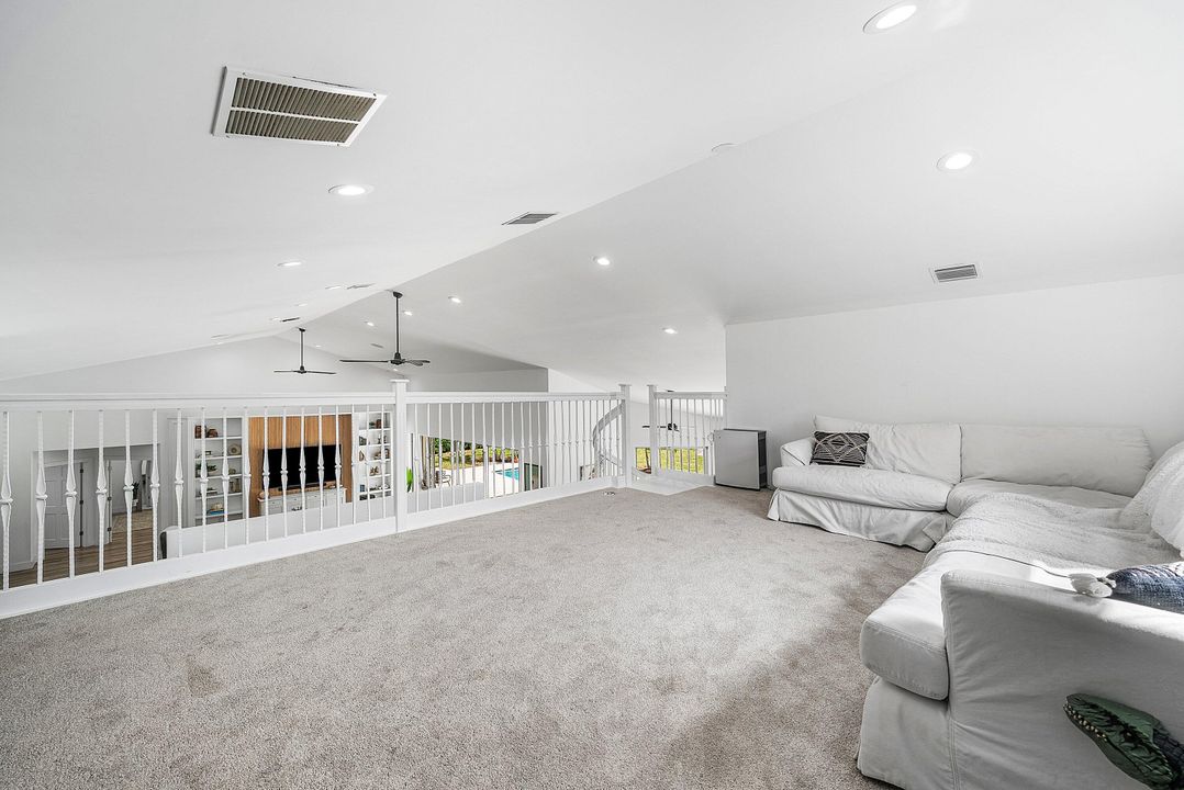 合同活跃: $1,690,000 (5 贝兹, 2 浴室, 3534 平方英尺)