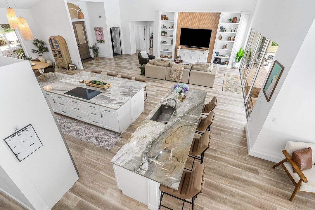 合同活跃: $1,690,000 (5 贝兹, 2 浴室, 3534 平方英尺)