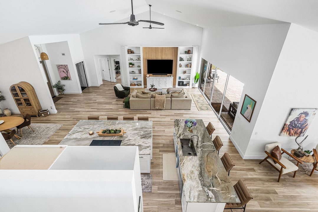 合同活跃: $1,690,000 (5 贝兹, 2 浴室, 3534 平方英尺)