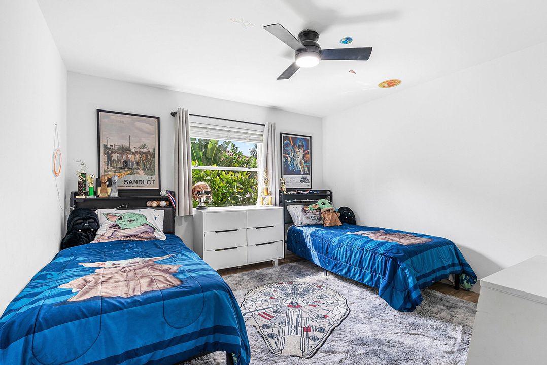 合同活跃: $1,690,000 (5 贝兹, 2 浴室, 3534 平方英尺)