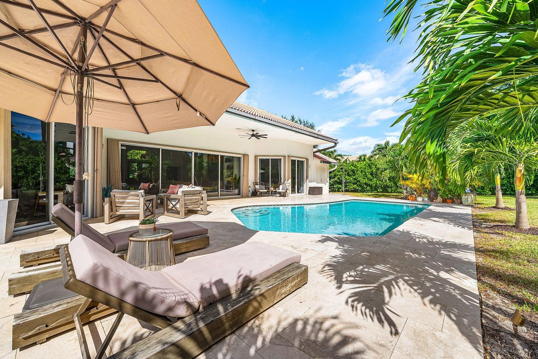 合同活跃: $1,690,000 (5 贝兹, 2 浴室, 3534 平方英尺)